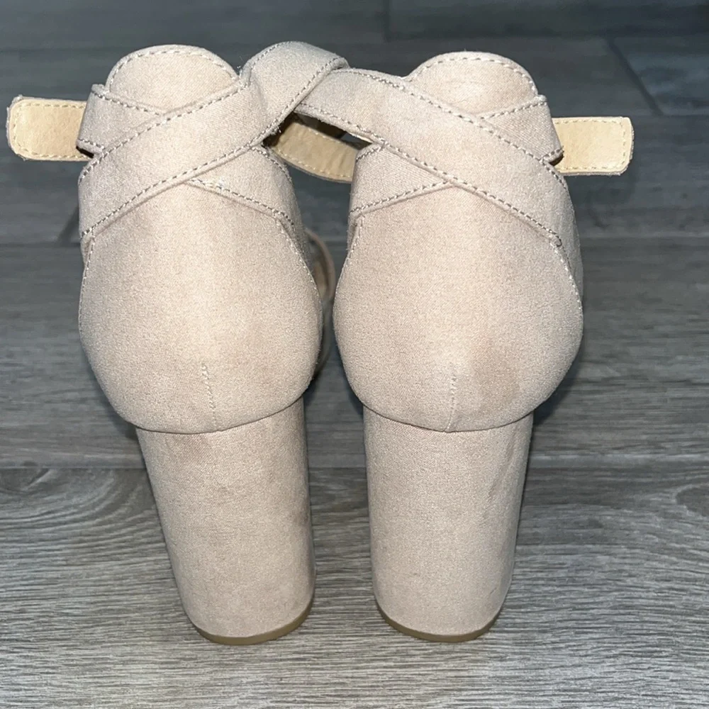CL by Laundry Women’s Tan Suede like Block Heels with Ankle Strap size 8.5
